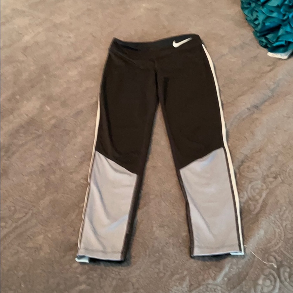 Girls Nike leggings
